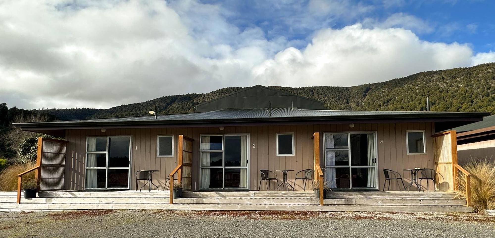 The Crossing Lodge & Backpackers Erua Екстериор снимка