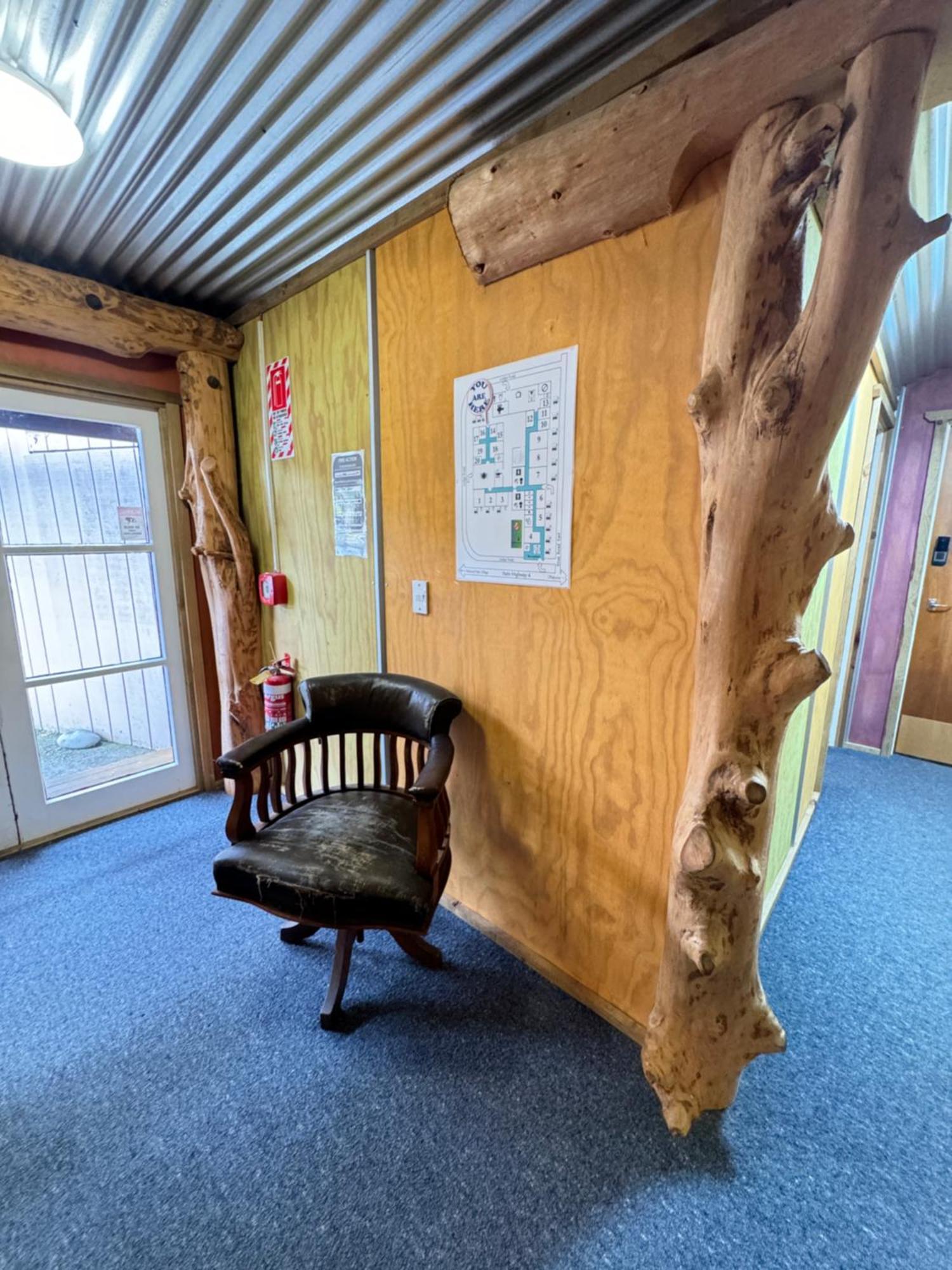 The Crossing Lodge & Backpackers Erua Екстериор снимка