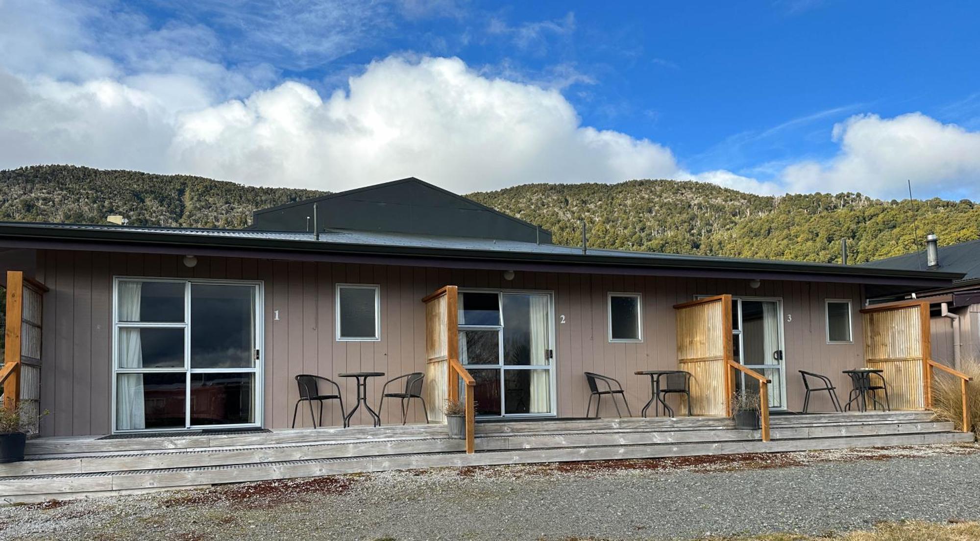 The Crossing Lodge & Backpackers Erua Екстериор снимка