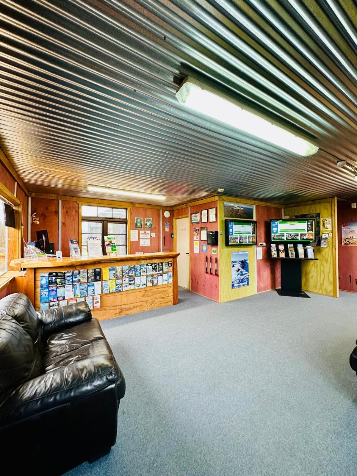 The Crossing Lodge & Backpackers Erua Екстериор снимка