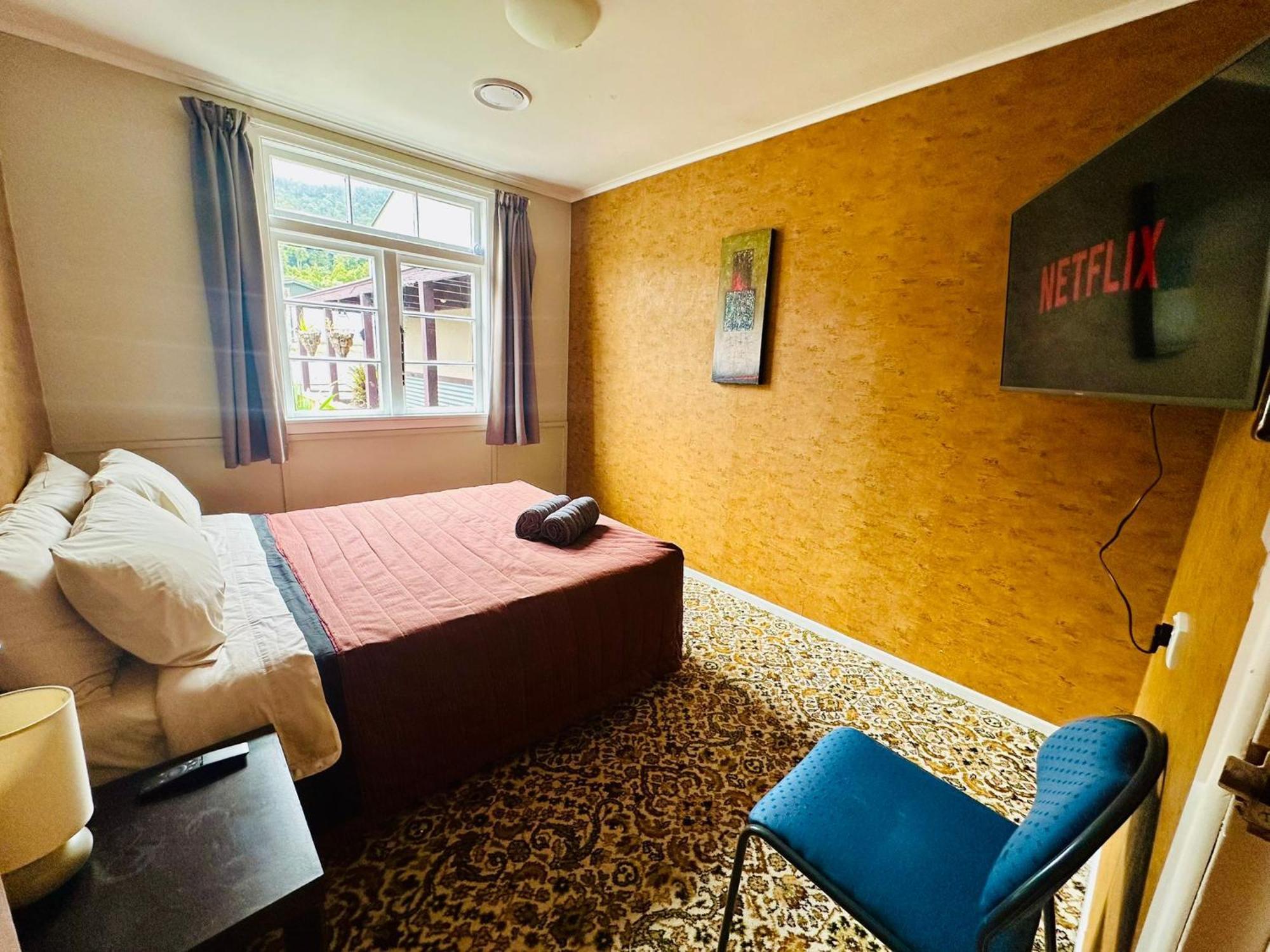 The Crossing Lodge & Backpackers Erua Екстериор снимка