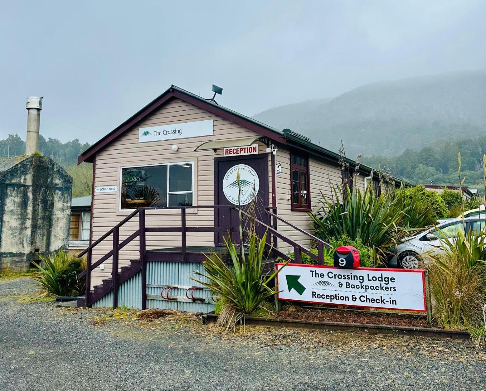 The Crossing Lodge & Backpackers Erua Екстериор снимка