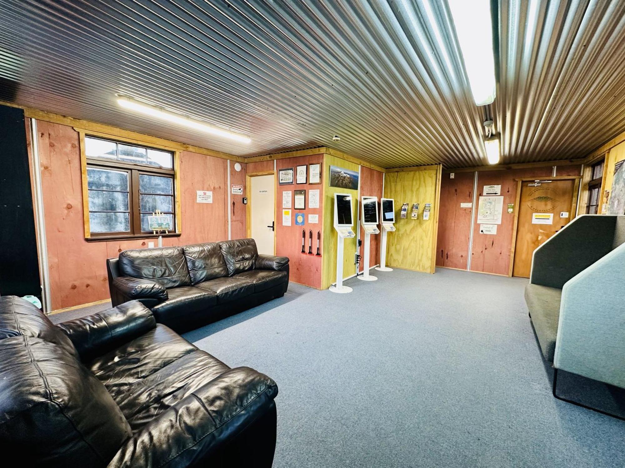 The Crossing Lodge & Backpackers Erua Екстериор снимка